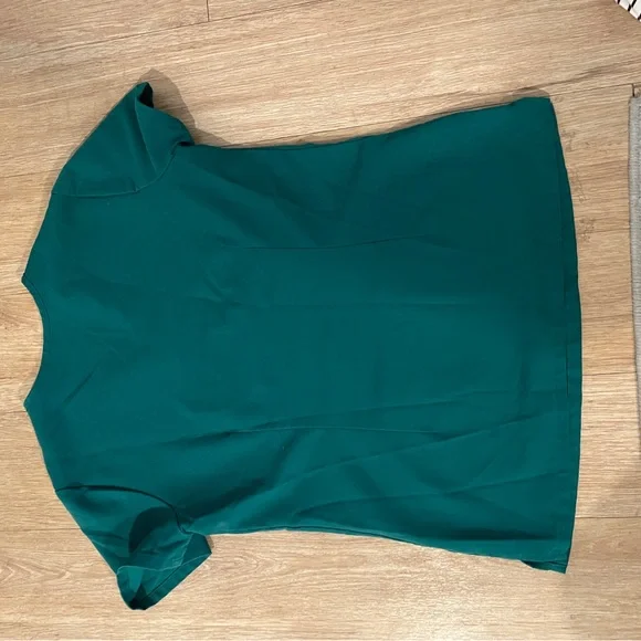 Figs Hunter green scrub top - Picture 4 of 6